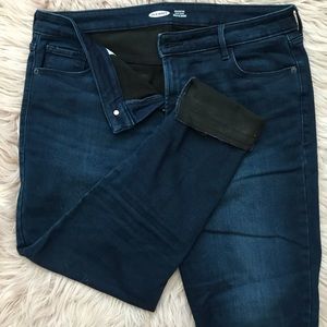 Old Navy Built in Warm Ankle Cropped Jeans